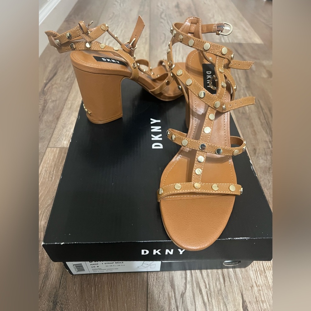Really cute shoes size 8